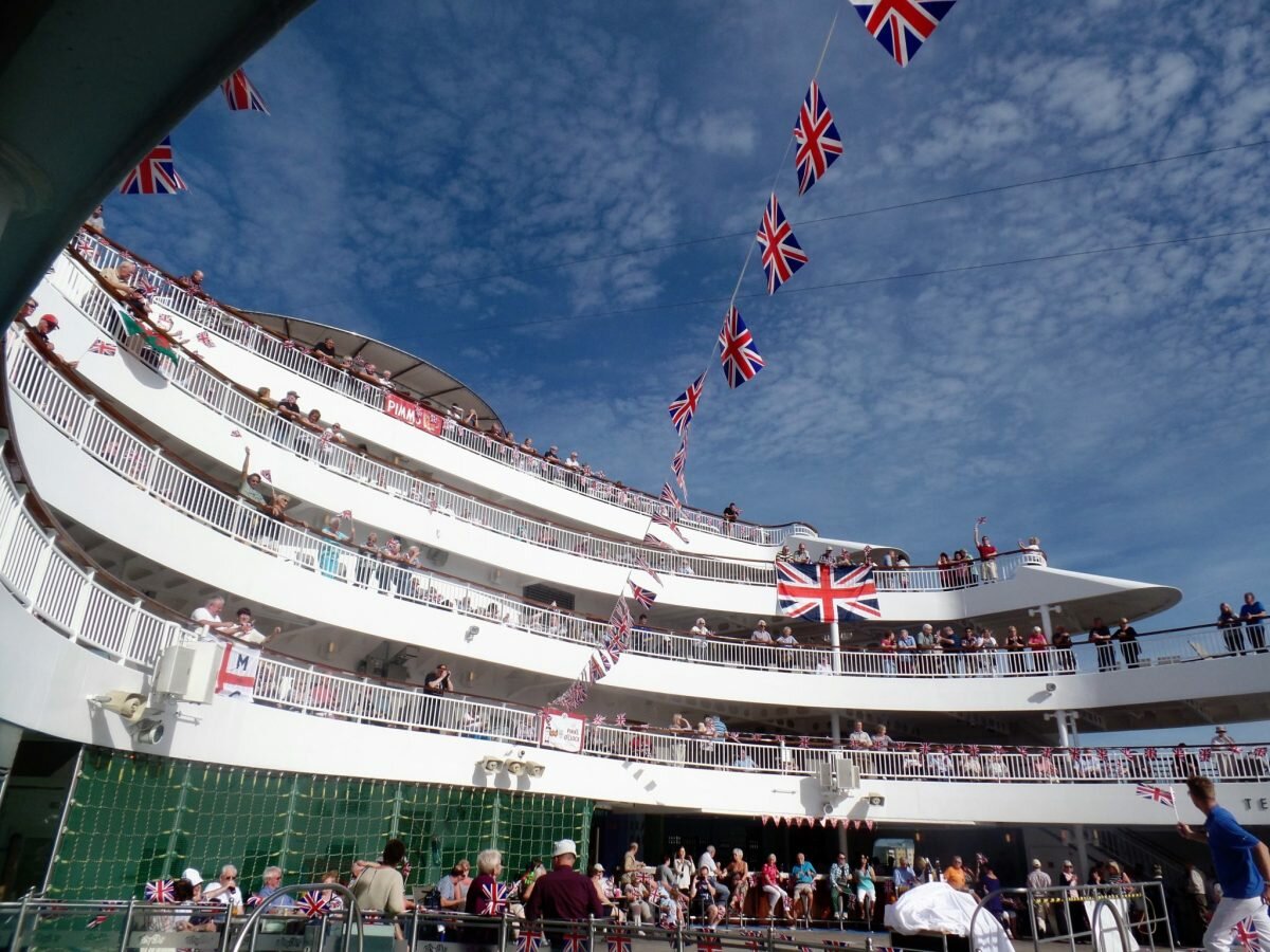 Sailaway on P&O Aurora