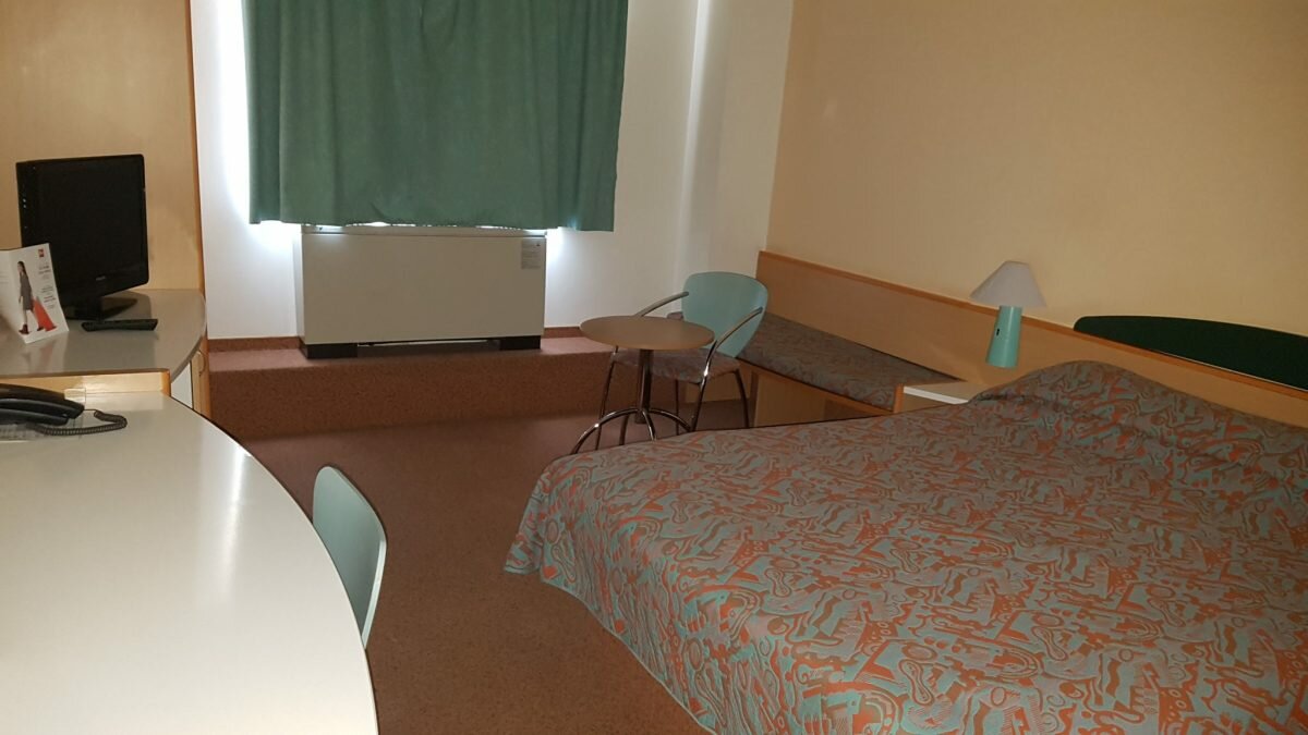 ibis bucharest bedroom